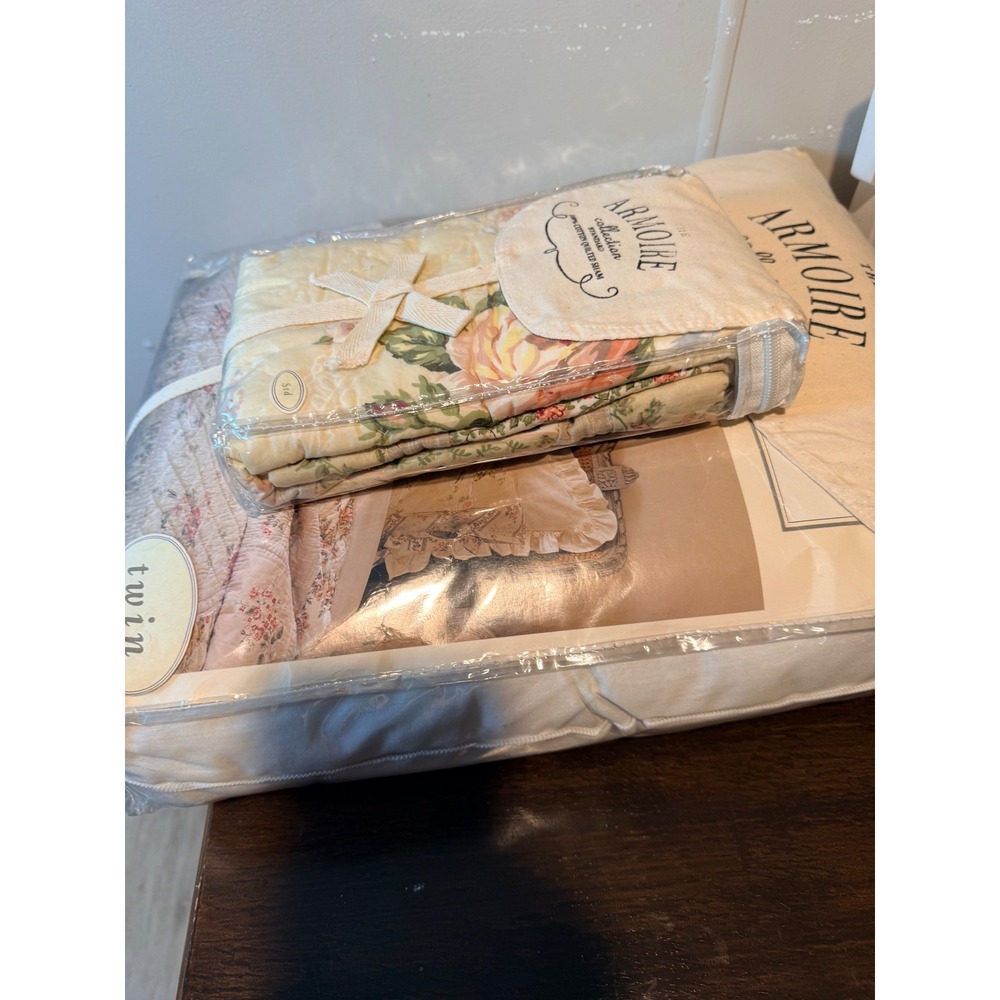 Armoire Collection Cherbourg Twin Quilt and Standard Sham Set 100% Cotton Floral